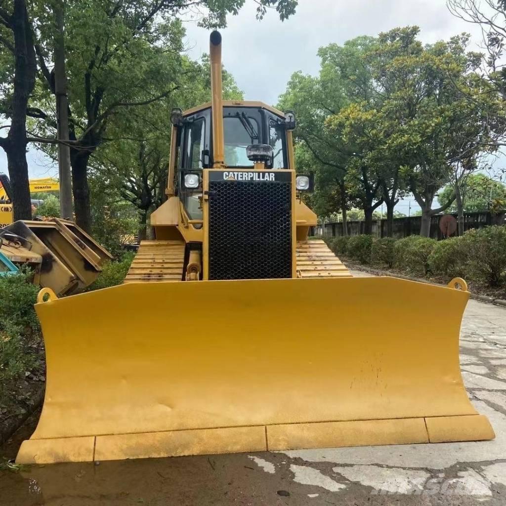 CAT D5M Верижни булдозери
