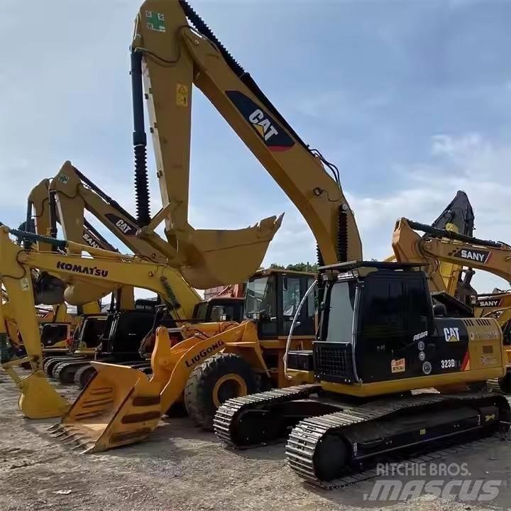 CAT CAT323D2L Средни екскаватори 7т - 12т