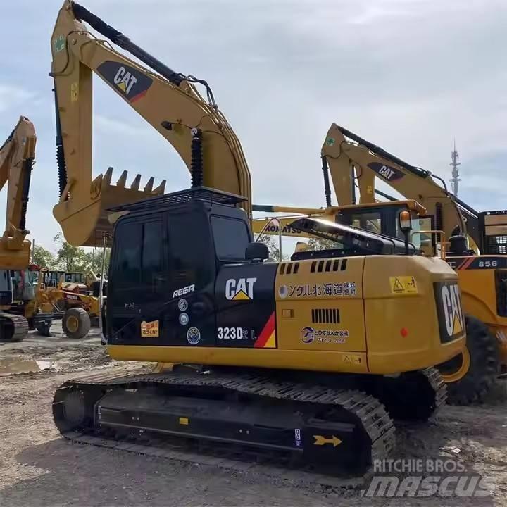 CAT CAT323D2L Средни екскаватори 7т - 12т