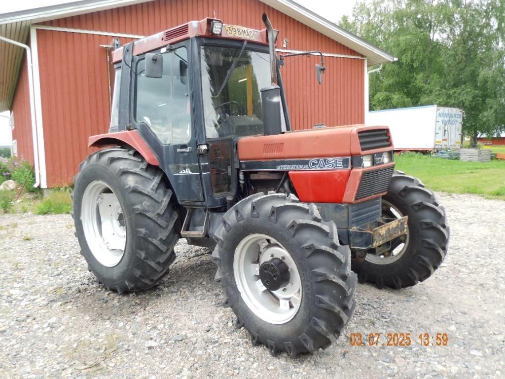 Case IH 685 XL Трактори