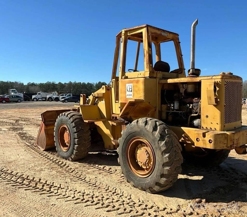CAT 930 Колесни товарачи