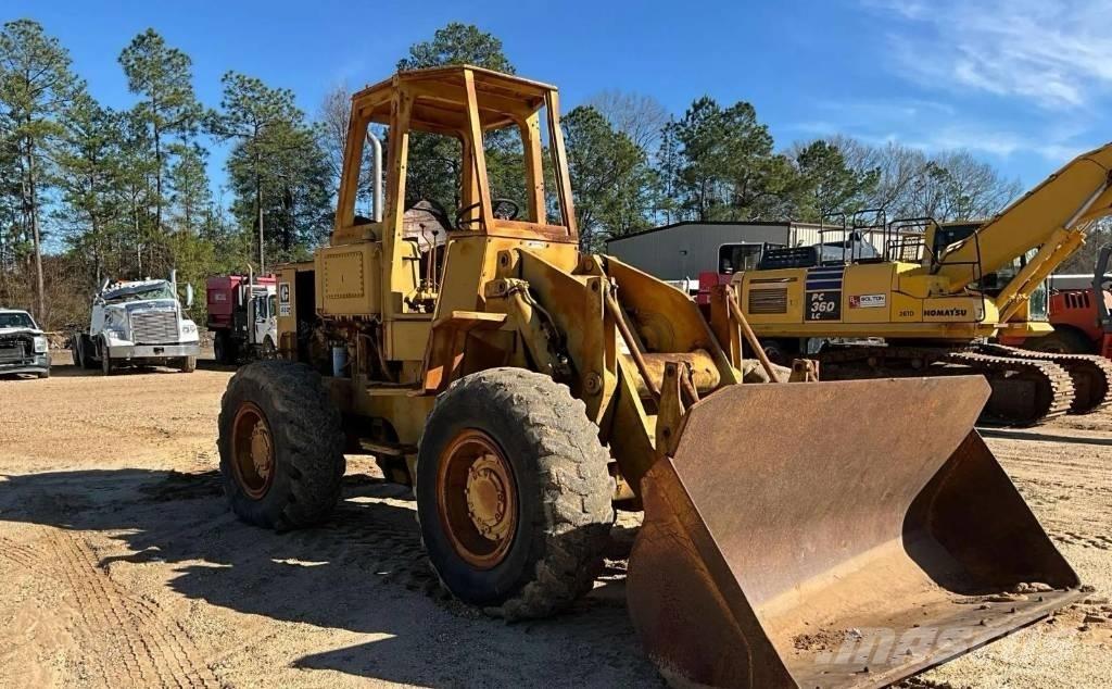 CAT 930 Колесни товарачи