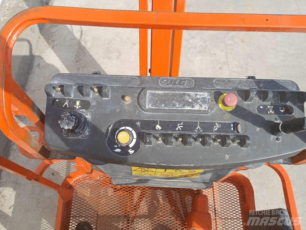 JLG E 300 AJ Съчленени стрелови подемници