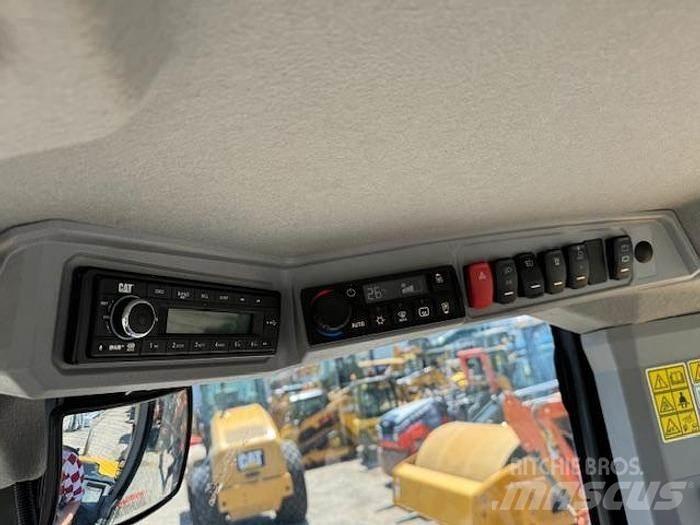 CAT 908 Колесни товарачи