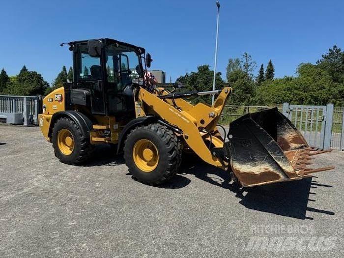 CAT 908 Колесни товарачи