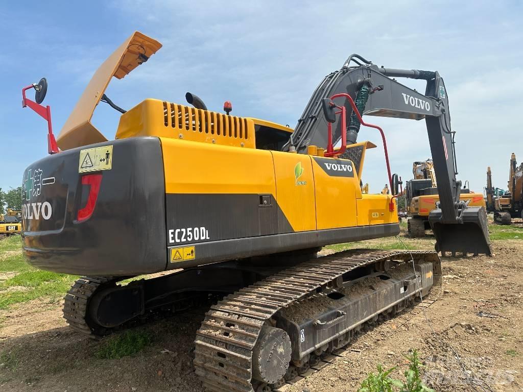 Volvo EC250D Верижен екскаватор