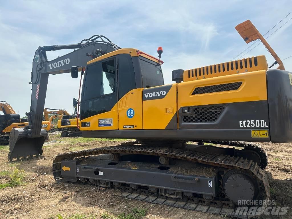 Volvo EC250D Верижен екскаватор