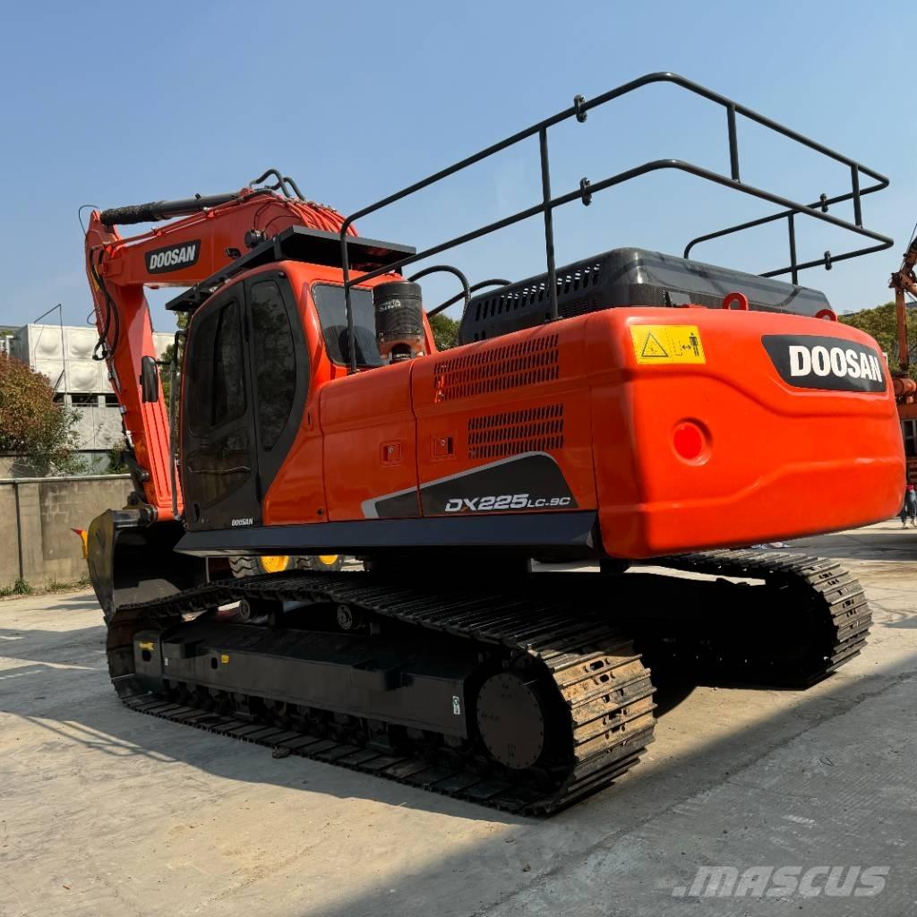 Doosan DX 225 LC Верижен екскаватор