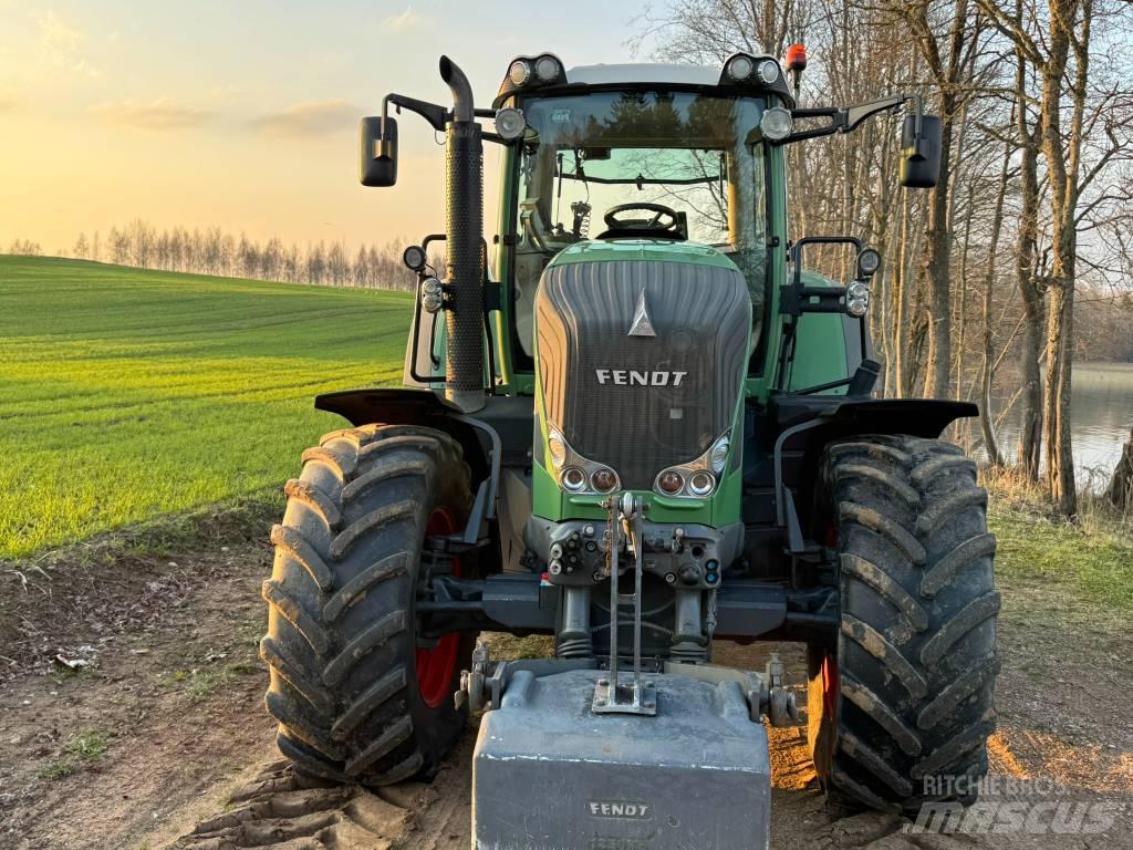 Fendt 822 Vario Трактори
