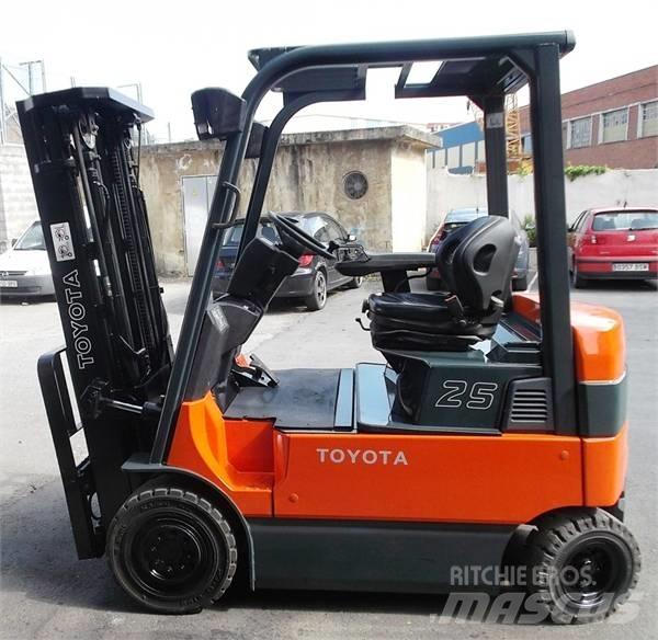 Toyota 7 FBMF 25 Електрически вилични кари-повдигачи