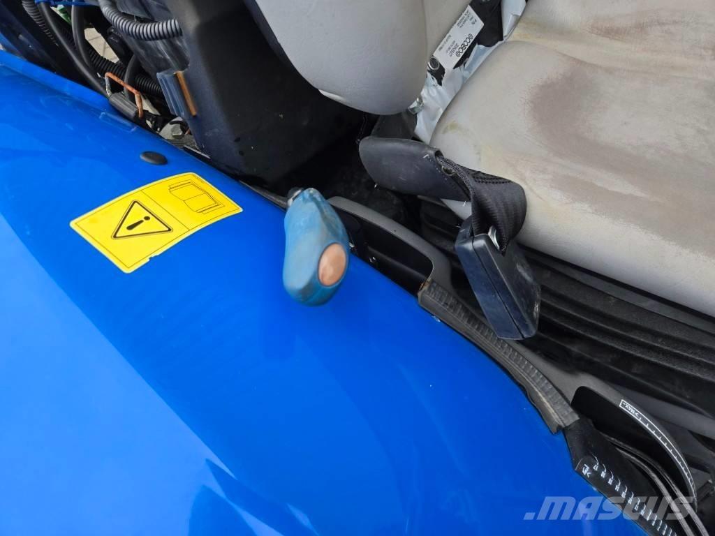 New Holland T 4.75 V Трактори