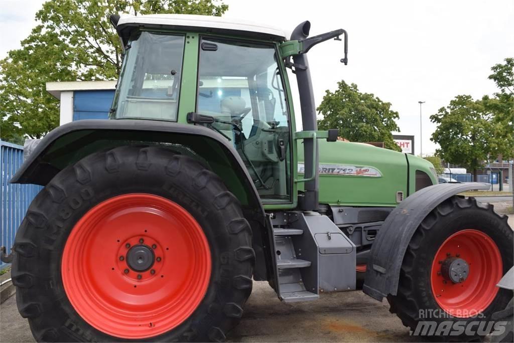 Fendt 712 Vario Трактори
