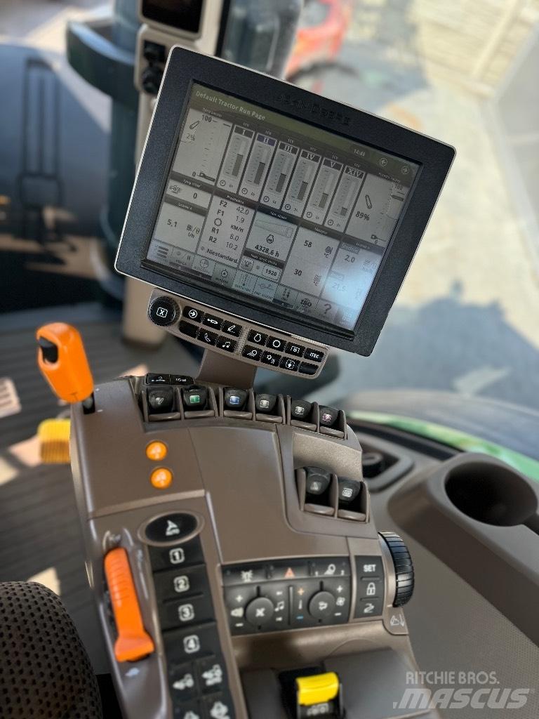 John Deere 8400 R Трактори
