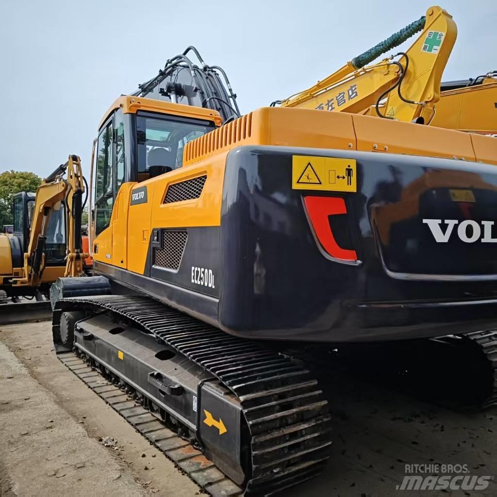 Volvo 250DL Верижен екскаватор