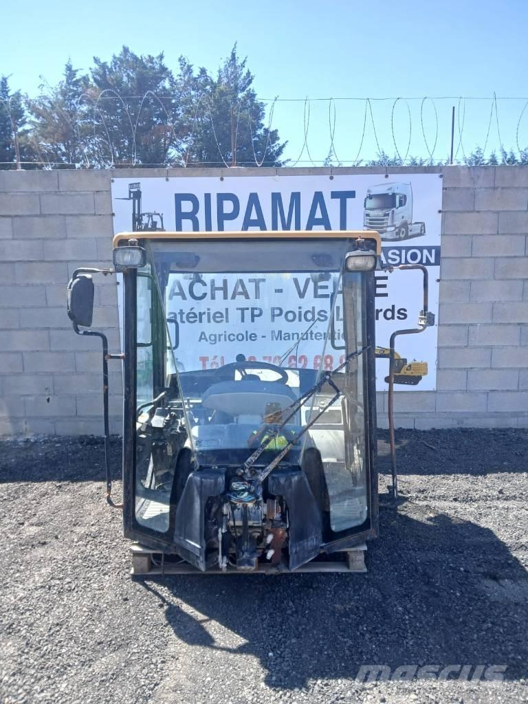 CAT 906 Кабина