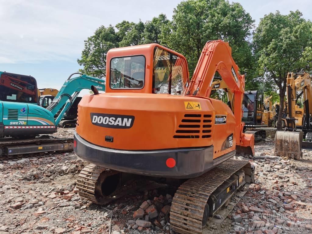 Doosan DX75 Средни екскаватори 7т - 12т