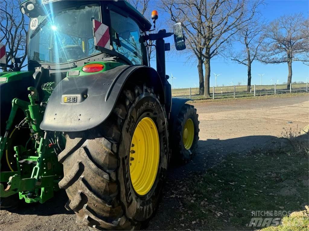 John Deere 6230R Трактори