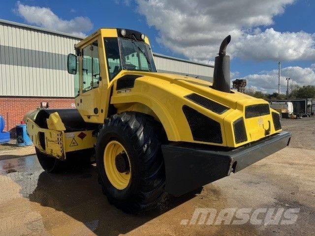 Bomag BW 213 D H-4 Еднобарабанни ролки
