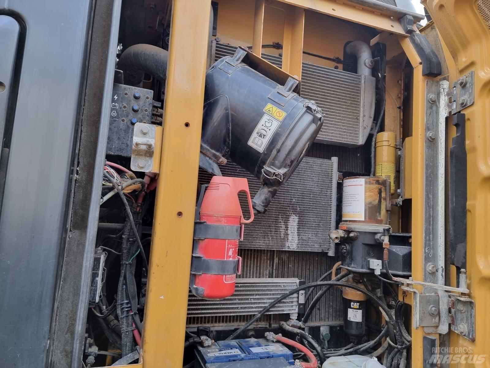 CAT 320 E Верижен екскаватор