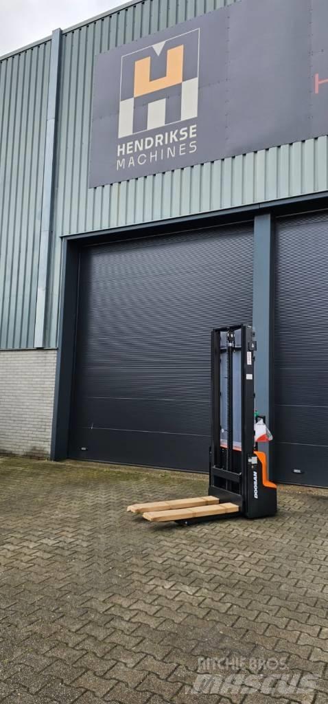 Doosan LSM 12 N Колички високоповдигачи с теглич