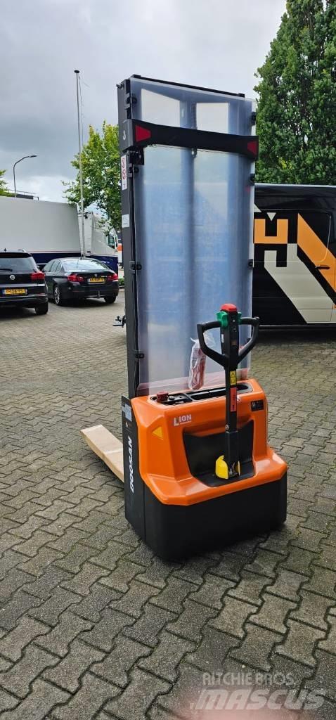 Doosan LSM 12 N Колички високоповдигачи с теглич