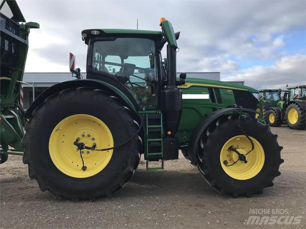 John Deere 6R 250 Трактори