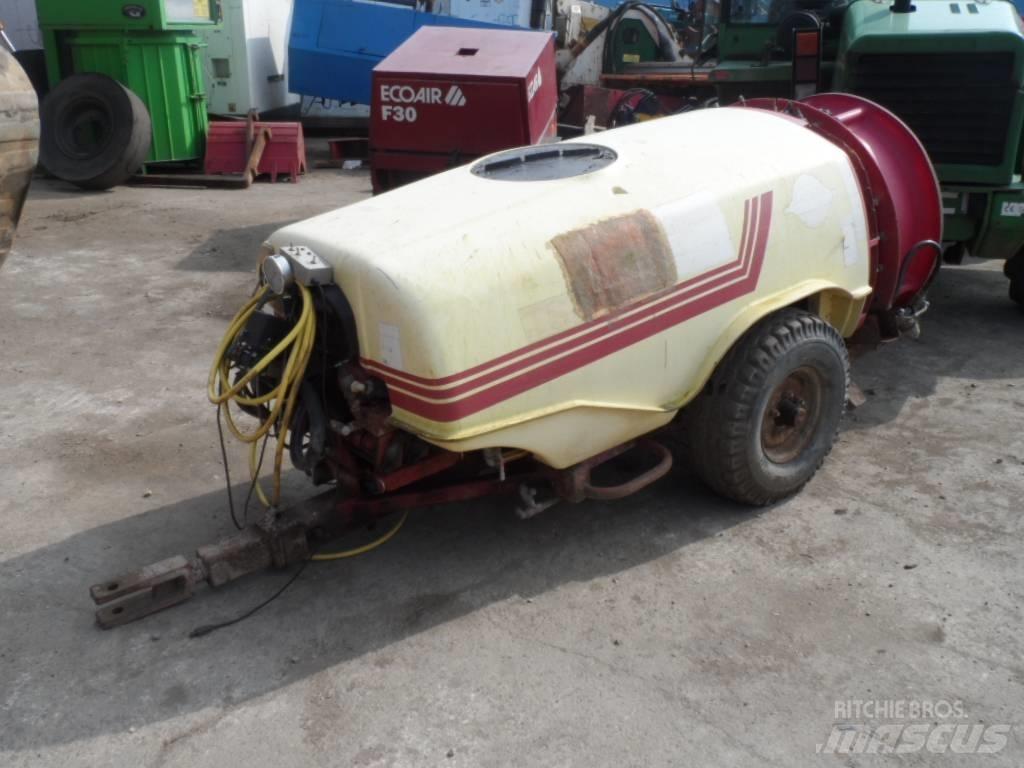 Hardi 1000 Прикачни пръскачки
