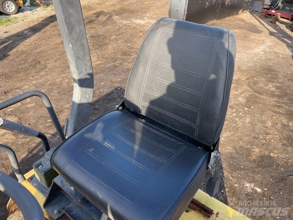 Dynapac CC 122 Двойни барабанни ролки
