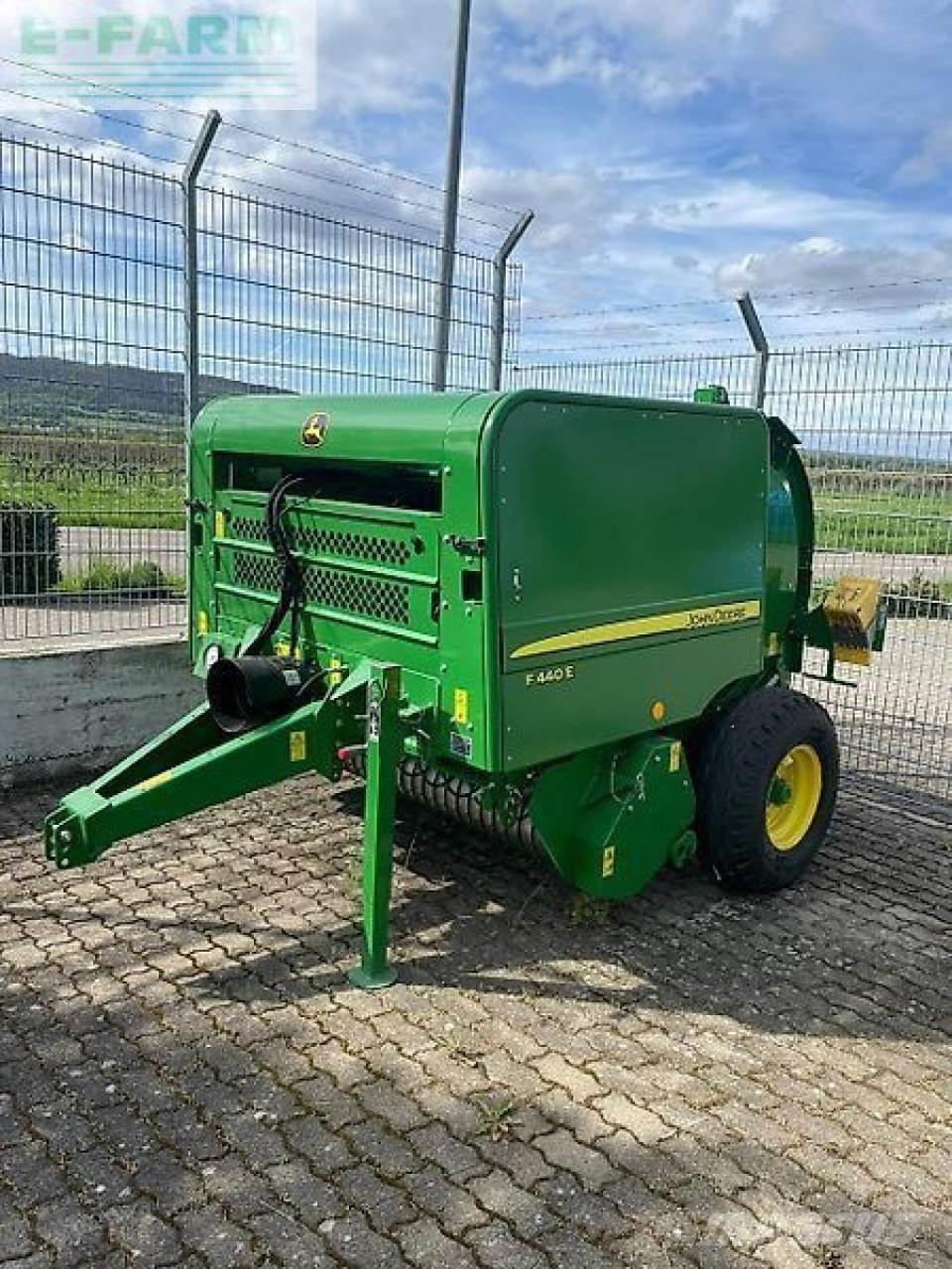 John Deere f440e Балопреси квадратни
