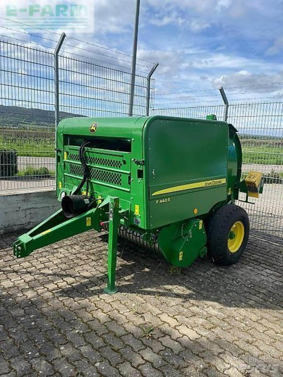 John Deere f440e Балопреси квадратни
