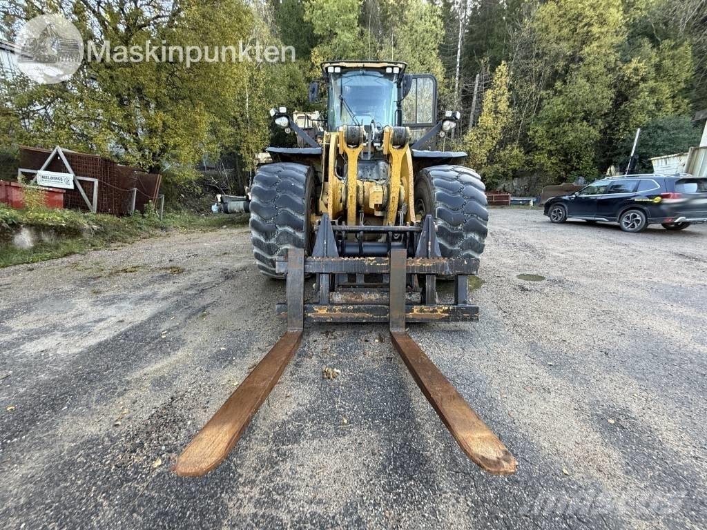CAT 980 Колесни товарачи