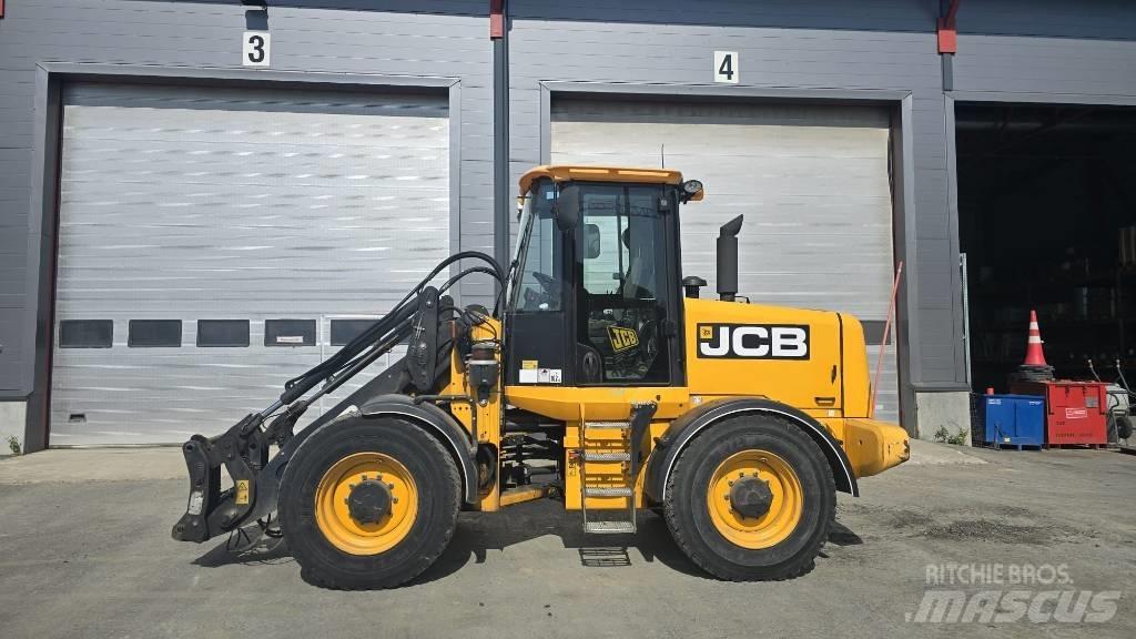 JCB 411 Колесни товарачи
