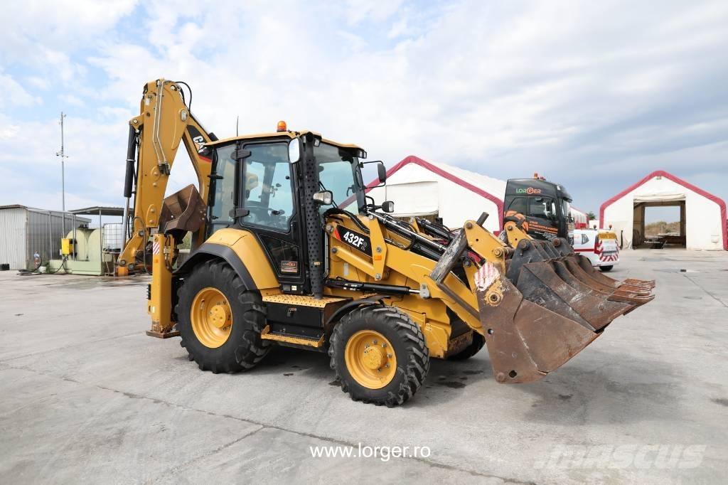 CAT 432 F2 Товарач със заден ексватор