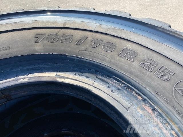 Michelin 705/70 R25 Гуми
