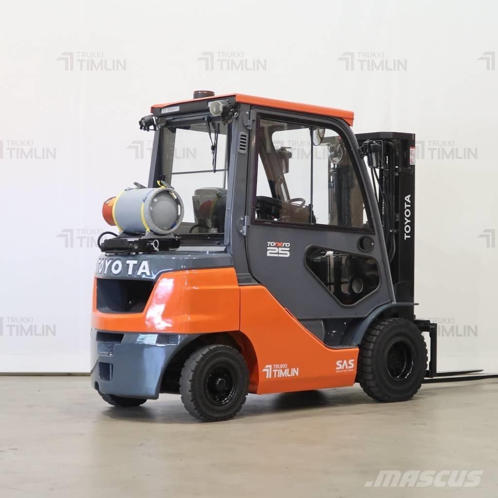 Toyota 02-8FGF25 Камиони с АГУ