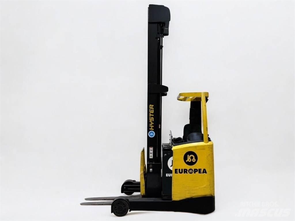 Hyster R1 6 Ретрак/ Високоповдигач с изместване на вилката напред