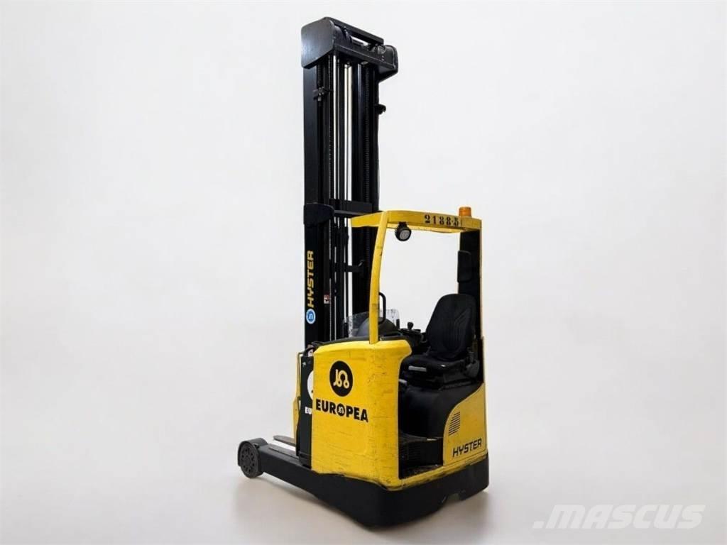 Hyster R1 6 Ретрак/ Високоповдигач с изместване на вилката напред