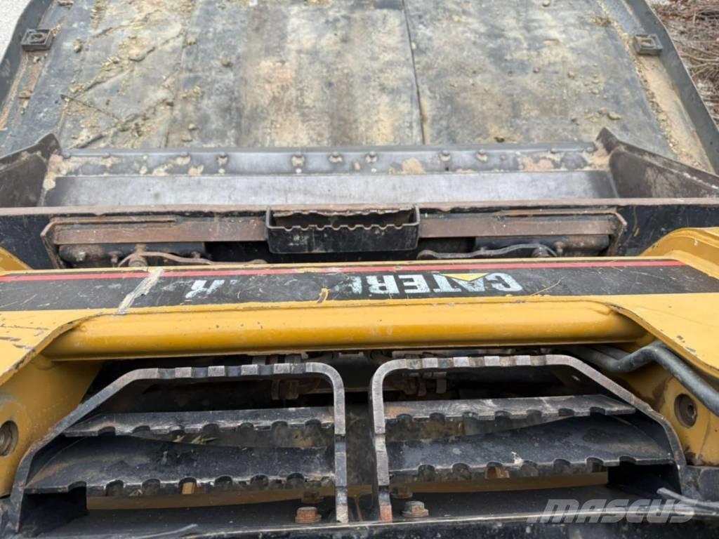 CAT 216 Мини товарачи
