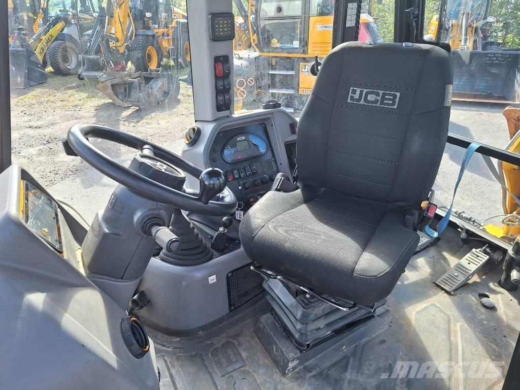 JCB 3 CXE Compact Товарач със заден ексватор