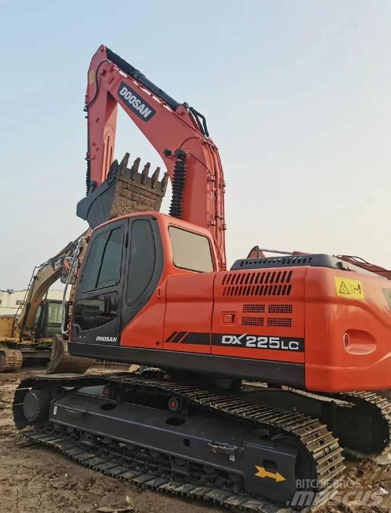 Doosan DX225 Верижен екскаватор