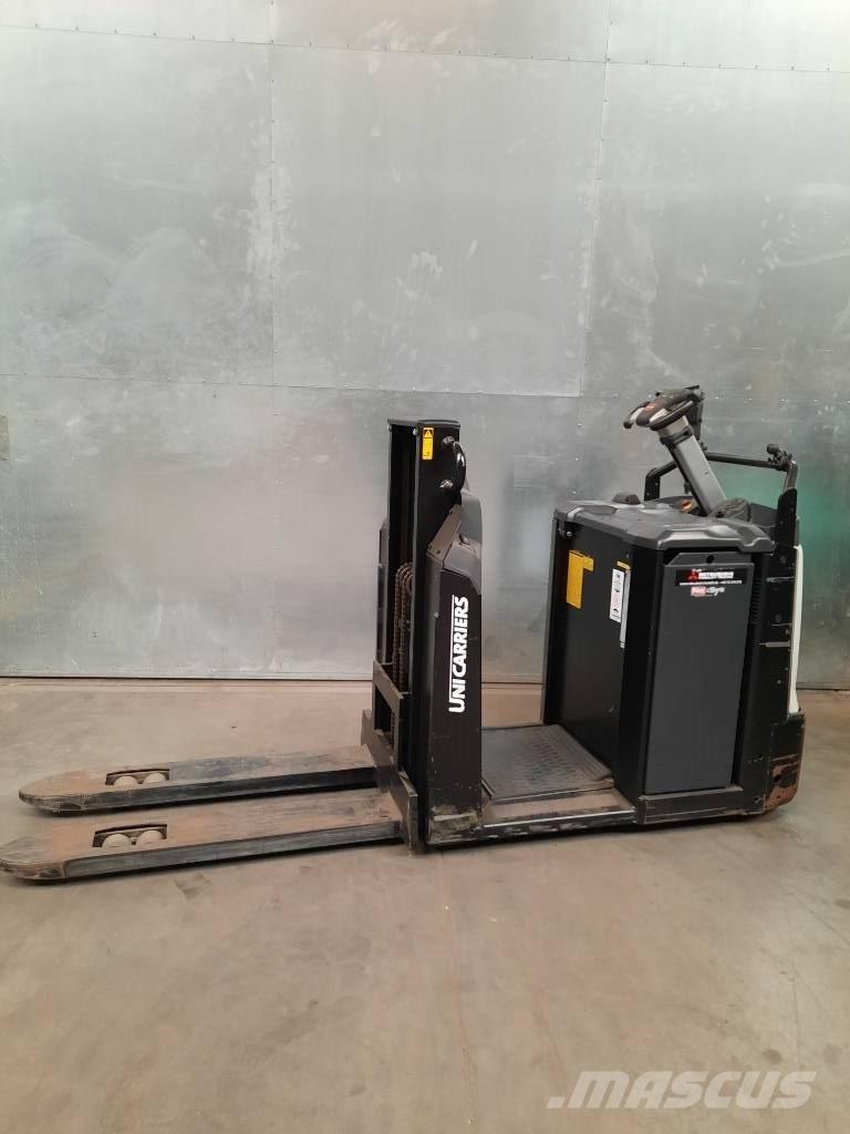 UniCarriers OEP120 Машини за комисиониране нископовдигачи