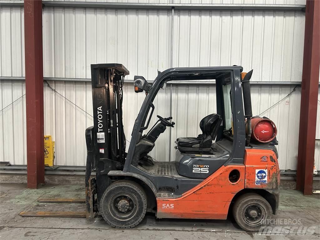 Toyota 02-8FGF25 Камиони с АГУ