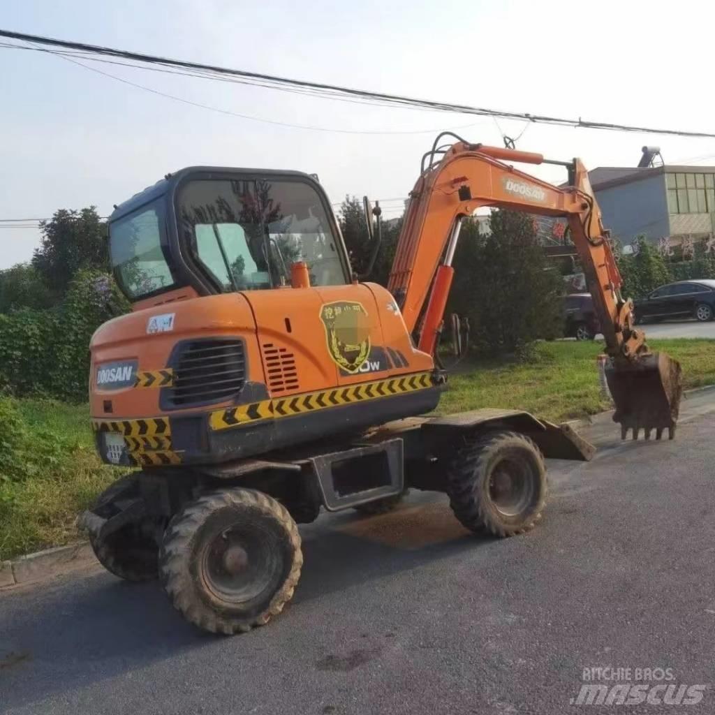 Doosan DX60W Колесни екскаватори