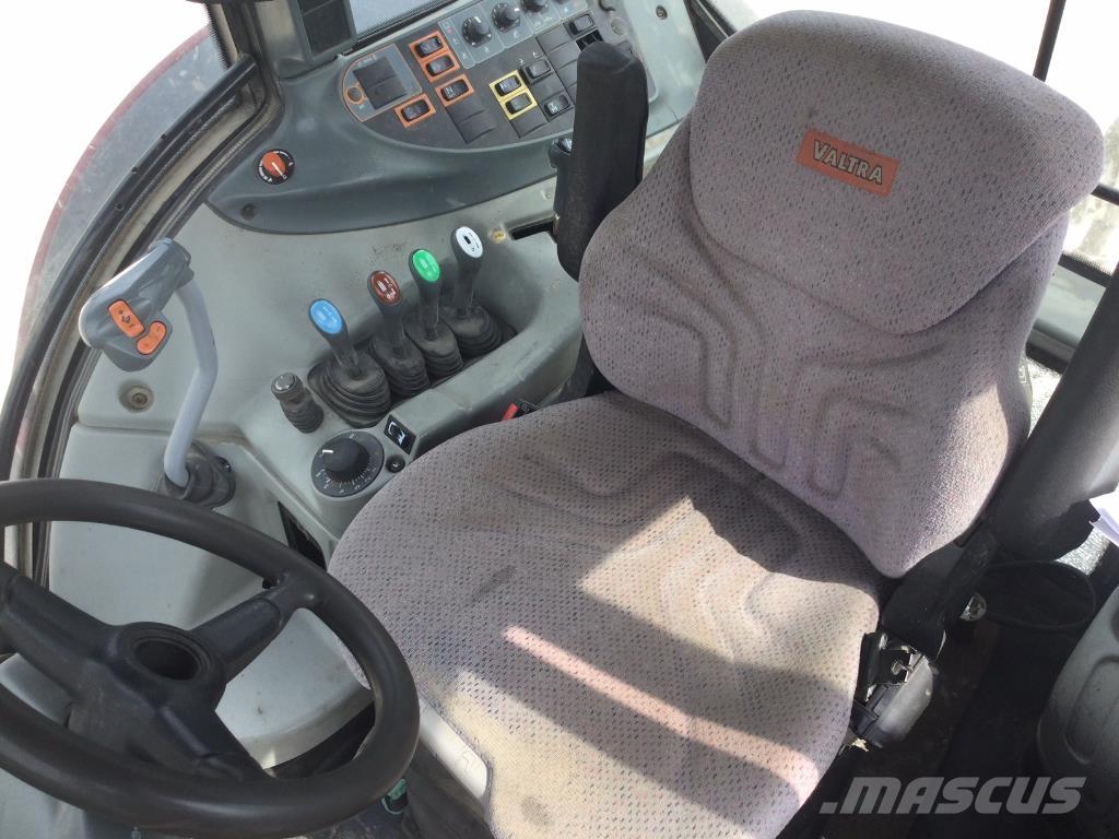 Valtra N123 Tractors