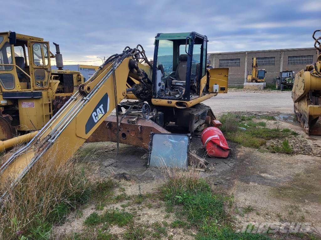 CAT M 318 D Колесни екскаватори