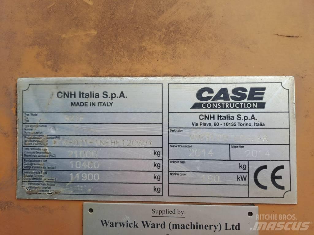 CASE 921 F Колесни товарачи