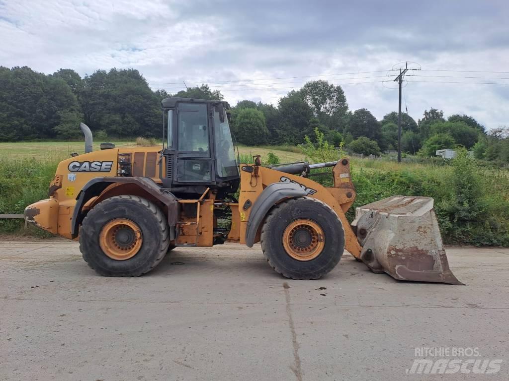 CASE 921 F Колесни товарачи