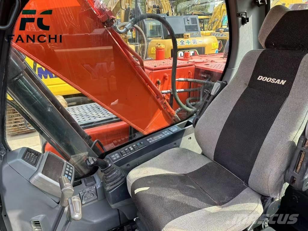 Doosan DX 140 LC Верижен екскаватор