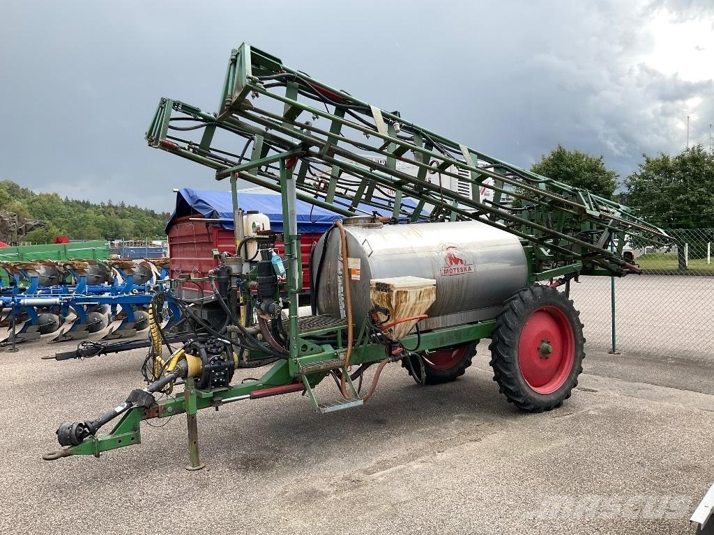 Moteska 2500 Прикачни пръскачки
