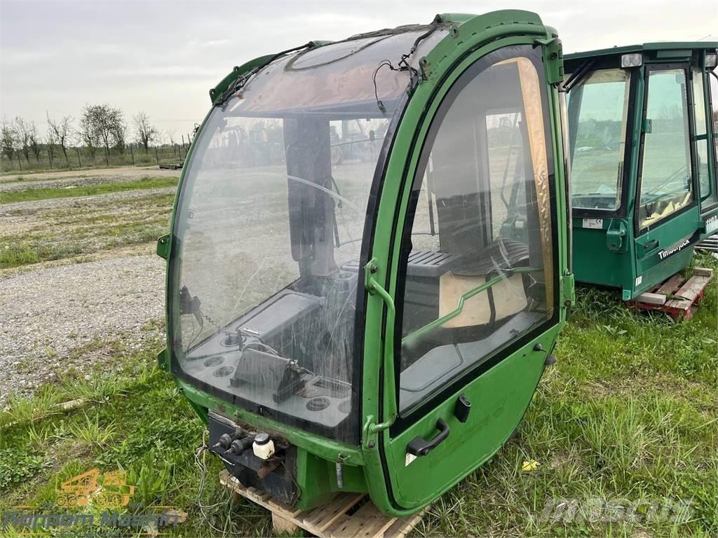 John Deere 1470E Кабина